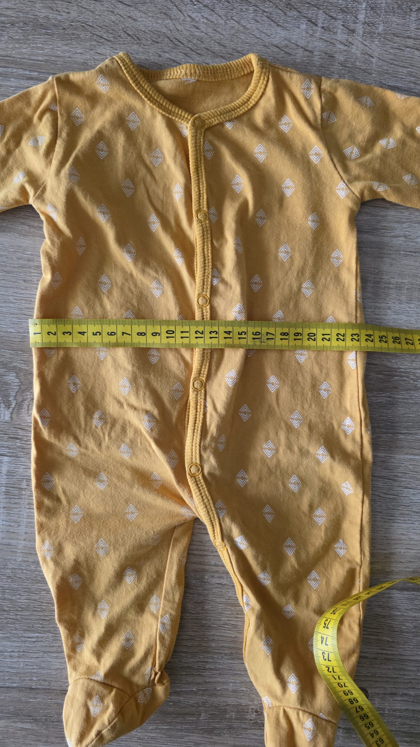 Pyjama Pyjama Jaune Garçon 1 Mois Zeeman - Gros plan sur le vêtement